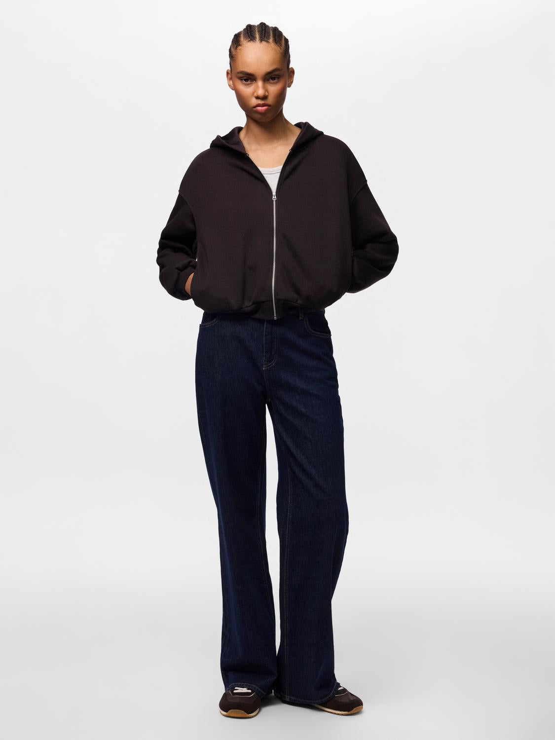 model_shot-front